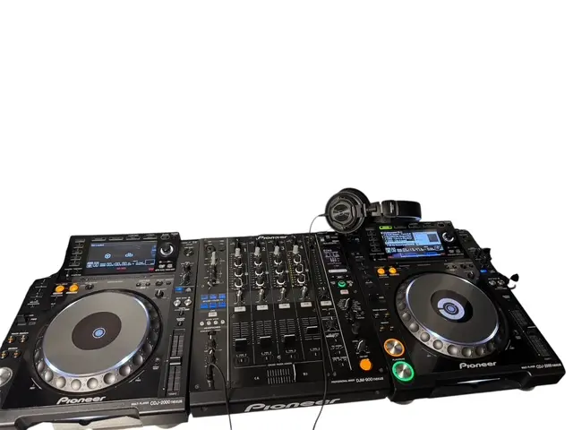Pack CDJ 2000 + DJM900 ( en flightcase)